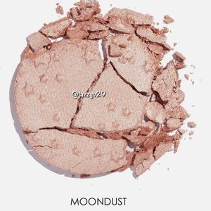 ✨Ciaté London Glow-To Highlighter Illuminating Powder✨